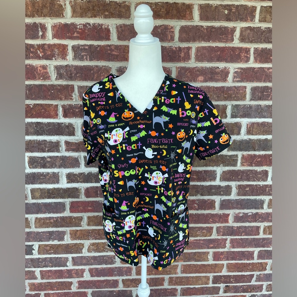 Women’s Halloween Theme SB Scrubs Scrub Top Size Medium Boo Trick Or Treat